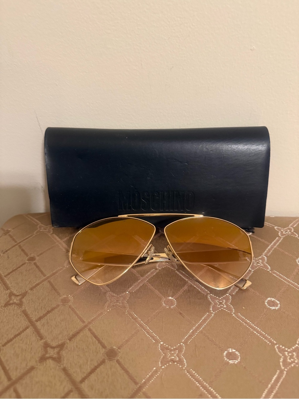 Moschino Gold Tone Aviator Sunglasses Brown Gradient Lenses + Case